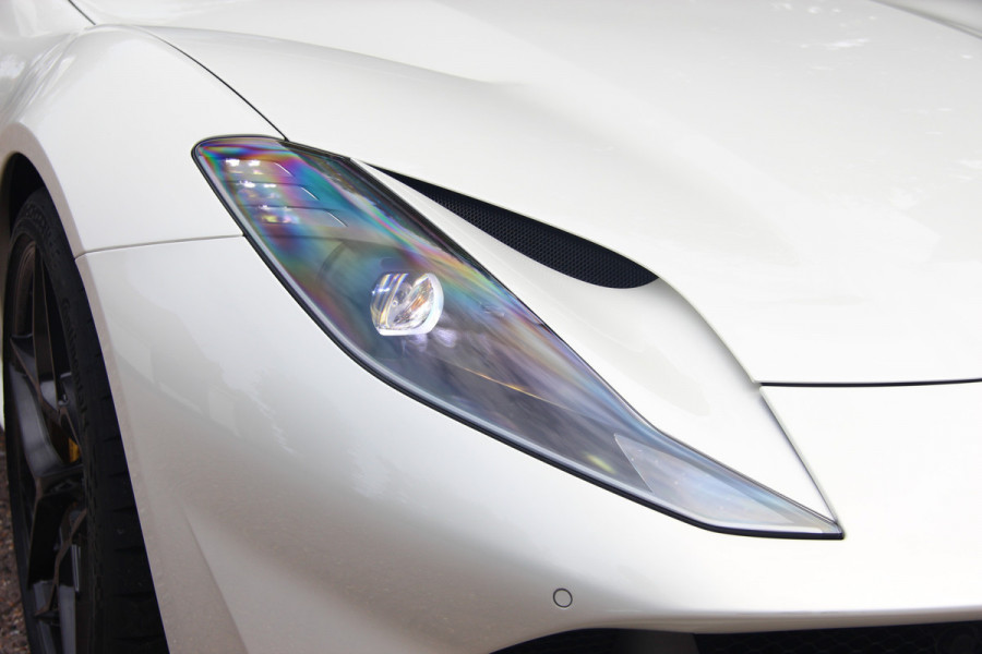 Ferrari 812 6.5 V12 Superfast HELE | Bianco Italia | Lift | Passenger Display | Carbon LED