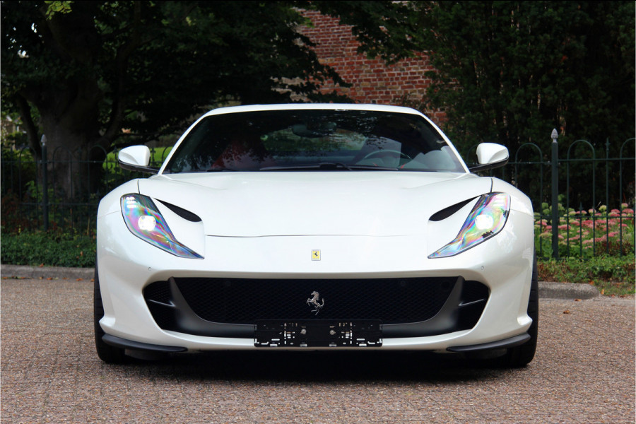 Ferrari 812 6.5 V12 Superfast HELE | Bianco Italia | Lift | Passenger Display | Carbon LED