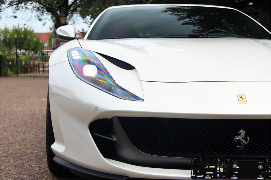 Ferrari 812 6.5 V12 Superfast HELE | Bianco Italia | Lift | Passenger Display | Carbon LED