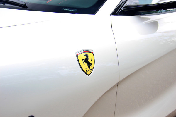 Ferrari 812 6.5 V12 Superfast HELE | Bianco Italia | Lift | Passenger Display | Carbon LED