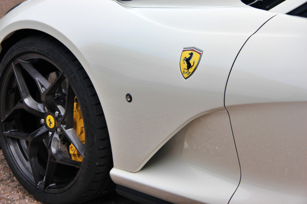 Ferrari 812 6.5 V12 Superfast HELE | Bianco Italia | Lift | Passenger Display | Carbon LED