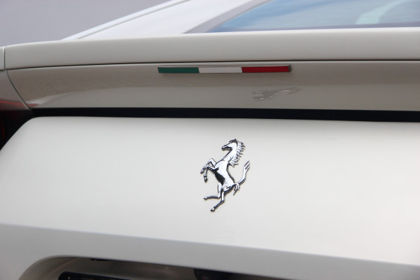 Ferrari 812 6.5 V12 Superfast HELE | Bianco Italia | Lift | Passenger Display | Carbon LED