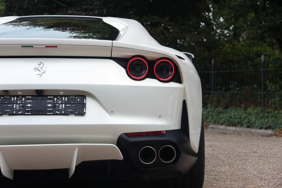 Ferrari 812 6.5 V12 Superfast HELE | Bianco Italia | Lift | Passenger Display | Carbon LED