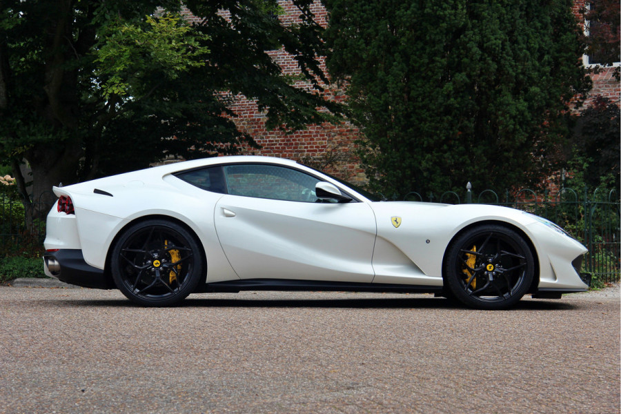 Ferrari 812 6.5 V12 Superfast HELE | Bianco Italia | Lift | Passenger Display | Carbon LED