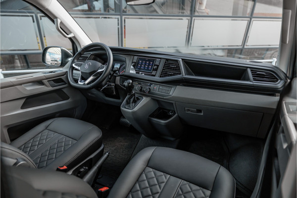 Volkswagen Transporter T6.1 2.0 TDI L2H1 DC 4Motion | Dubbel cabine | 5-zitter | Bi-Xenon | CarPlay | Camera | Navigatie | MF Stuur | Trekhaak | DAB | Cruise control