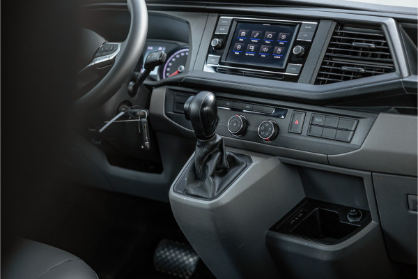 Volkswagen Transporter T6.1 2.0 TDI L2H1 DC 4Motion | Dubbel cabine | 5-zitter | Bi-Xenon | CarPlay | Camera | Navigatie | MF Stuur | Trekhaak | DAB | Cruise control