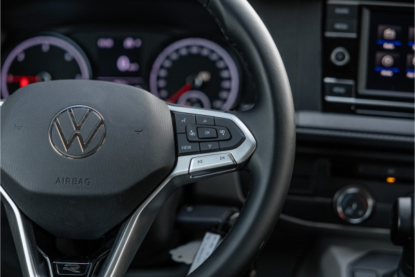 Volkswagen Transporter T6.1 2.0 TDI L2H1 DC 4Motion | Dubbel cabine | 5-zitter | Bi-Xenon | CarPlay | Camera | Navigatie | MF Stuur | Trekhaak | DAB | Cruise control
