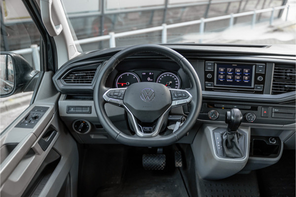Volkswagen Transporter T6.1 2.0 TDI L2H1 DC 4Motion | Dubbel cabine | 5-zitter | Bi-Xenon | CarPlay | Camera | Navigatie | MF Stuur | Trekhaak | DAB | Cruise control
