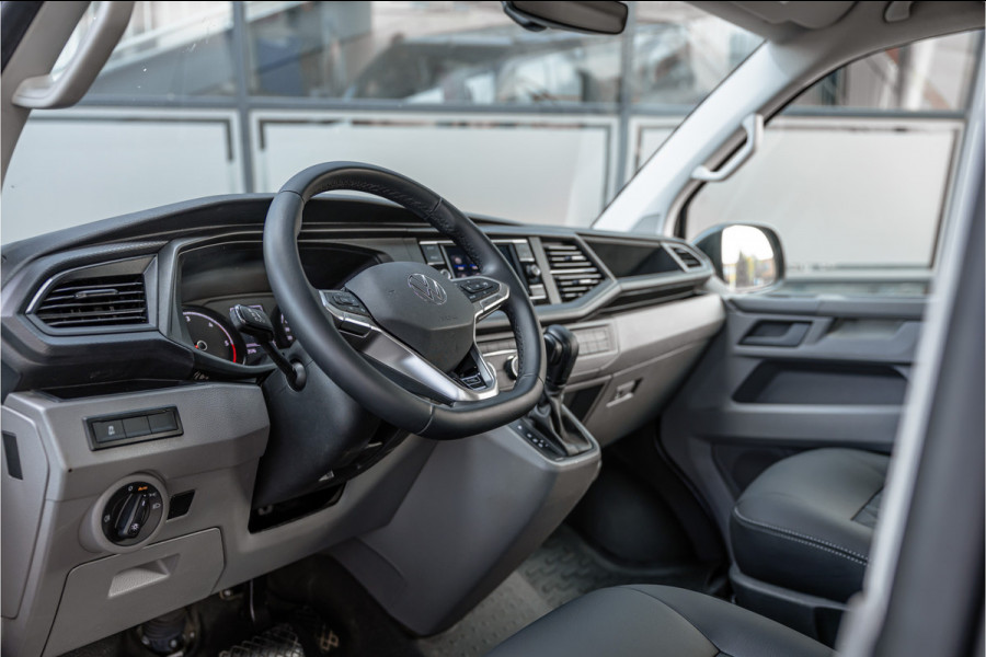 Volkswagen Transporter T6.1 2.0 TDI L2H1 DC 4Motion | Dubbel cabine | 5-zitter | Bi-Xenon | CarPlay | Camera | Navigatie | MF Stuur | Trekhaak | DAB | Cruise control