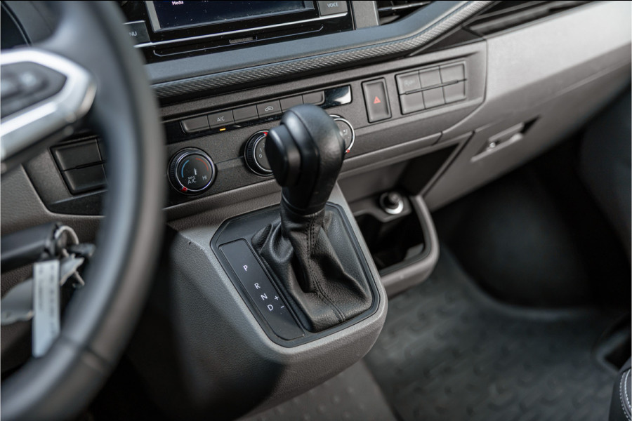 Volkswagen Transporter T6.1 2.0 TDI L2H1 DC 4Motion | Dubbel cabine | 5-zitter | Bi-Xenon | CarPlay | Camera | Navigatie | MF Stuur | Trekhaak | DAB | Cruise control