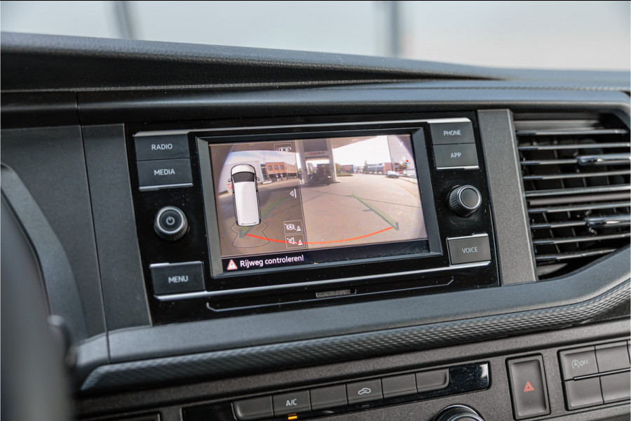 Volkswagen Transporter T6.1 2.0 TDI L2H1 DC 4Motion | Dubbel cabine | 5-zitter | Bi-Xenon | CarPlay | Camera | Navigatie | MF Stuur | Trekhaak | DAB | Cruise control