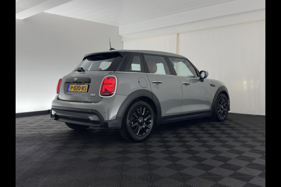 MINI 5-deurs 1.5 One Business Edition (Facelift-Life Cycle Impulse 2) (INCL-BTW) *LEATHER | SPORTSEATS | FULL-LED | DIGI-COCKPIT | AMBIENTLIGHT | NAVI-FULLMAP | DAB | AIRCO | KEYLESS | PDC | 16''ALU*