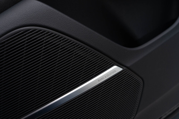 Audi Q8 55 TFSI Quattro / ABT Aero Exterieur/ 23 Inch/ Standkachel/ Bang & Olufsen Sound System/ Panoramadak/ 250kW (340PK)