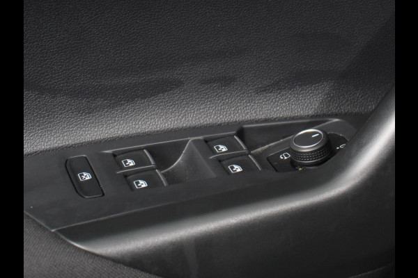 Volkswagen Polo 1.0 TSI Automaat Move Navigatie Apple Carplay/Android Auto Airco Digitale Cockpit Adaptive Cruise Control Lichtmetalen Velgen Parkeer sensoren V+A Stoelverwarming