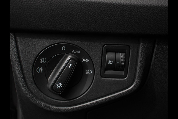 Volkswagen Polo 1.0 TSI Automaat Move Navigatie Apple Carplay/Android Auto Airco Digitale Cockpit Adaptive Cruise Control Lichtmetalen Velgen Parkeer sensoren V+A Stoelverwarming
