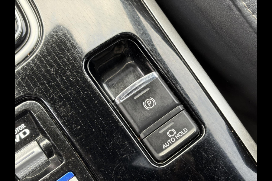 Mitsubishi Outlander 2.4 PHEV Instyle ✓360° Camera✓2e Eigenaar✓Carplay✓Pano✓Leder✓Keyless✓Stoelverw✓Stoelverkoeling✓Stuurverw✓Pdc V+A✓Lm velgen✓Net beurt gehad✓Rijstrooksensor✓Dodehoeksenor✓N.A.P✓Apk tot 11-2027