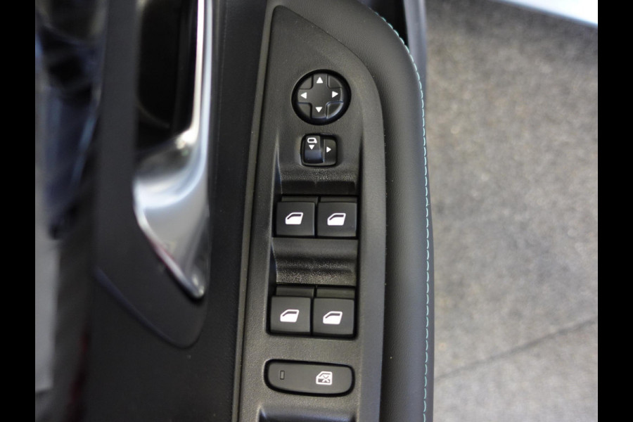 Peugeot 208 1.2 PureTech 100pk Automaat Allure Pack Navigatie Apple Carplay/Android Auto Camera Parkeersensor achter Cruise Control Virtual Cockpit Climate Control Getinte ramen
