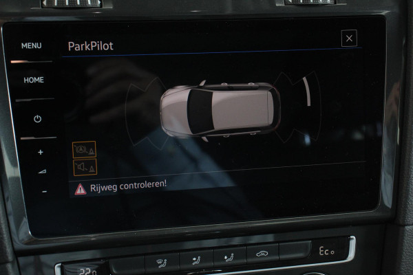 Volkswagen e-Golf Edition Navigatie Climate control Virtual cockpit Parkeersensoren V+A DAB+ Adaptive Cruise Control 17" Lichtmetalen velgen