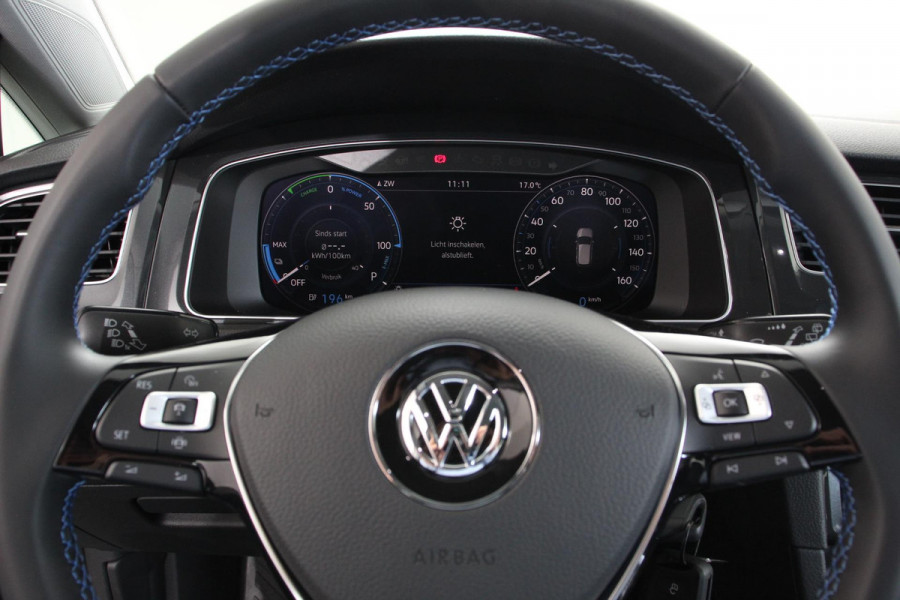 Volkswagen e-Golf Edition Navigatie Climate control Virtual cockpit Parkeersensoren V+A DAB+ Adaptive Cruise Control 17" Lichtmetalen velgen