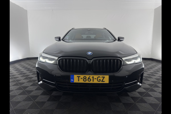 BMW 5 Serie Touring 530e Business Edition Plus (Plug-in) (INCL-BTW) *LEATHER | FULL-LED | MEMORY-PACK | HEATED-COMFORTSEATS | NAVI-FULLMAP | PRIVACY-GLASS | ECC | PDC | CRUISE | 18''ALU | TOWBAR*