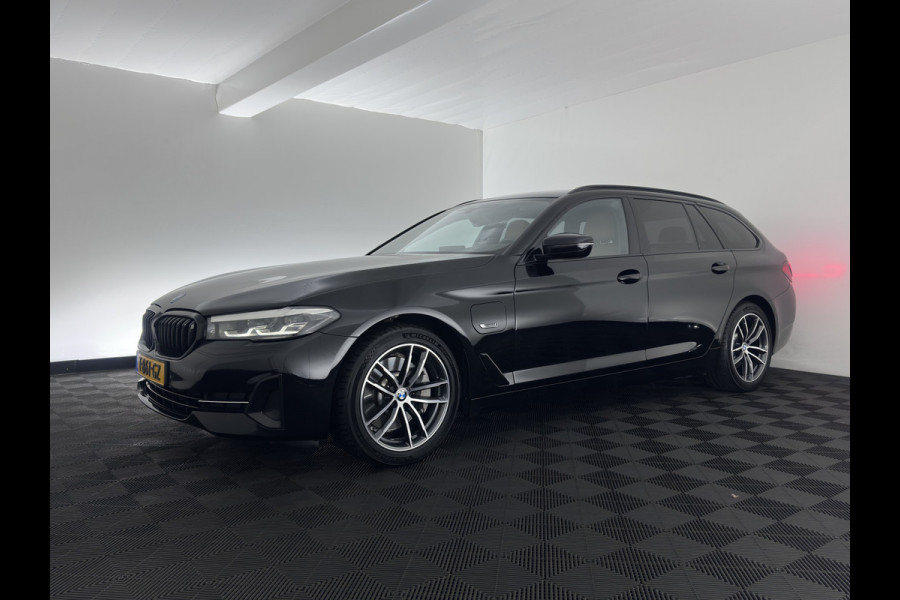 BMW 5 Serie Touring 530e Business Edition Plus (Plug-in) (INCL-BTW) *LEATHER | FULL-LED | MEMORY-PACK | HEATED-COMFORTSEATS | NAVI-FULLMAP | PRIVACY-GLASS | ECC | PDC | CRUISE | 18''ALU | TOWBAR*