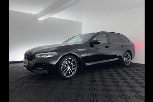 BMW 5 Serie Touring 530e Business Edition Plus (Plug-in) (INCL-BTW) *LEATHER | FULL-LED | MEMORY-PACK | HEATED-COMFORTSEATS | NAVI-FULLMAP | PRIVACY-GLASS | ECC | PDC | CRUISE | 18''ALU | TOWBAR*
