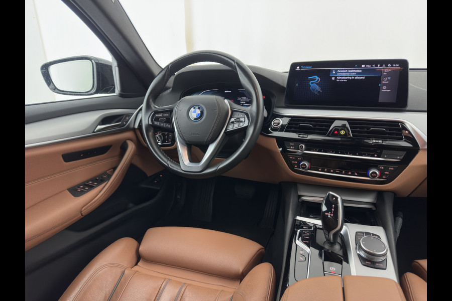 BMW 5 Serie Touring 530e Business Edition Plus (Plug-in) (INCL-BTW) *LEATHER | FULL-LED | MEMORY-PACK | HEATED-COMFORTSEATS | NAVI-FULLMAP | PRIVACY-GLASS | ECC | PDC | CRUISE | 18''ALU | TOWBAR*