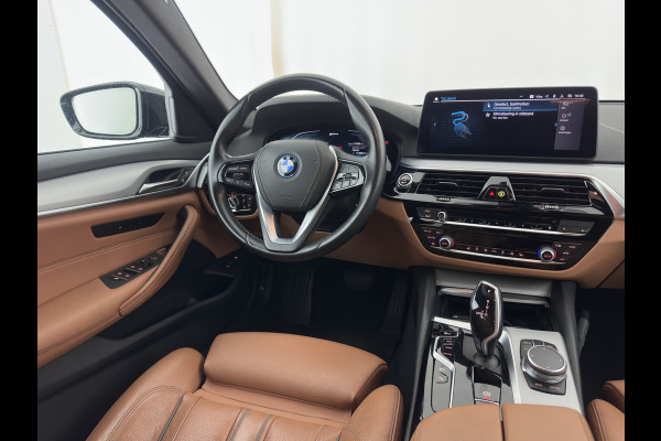 BMW 5 Serie Touring 530e Business Edition Plus (Plug-in) (INCL-BTW) *LEATHER | FULL-LED | MEMORY-PACK | HEATED-COMFORTSEATS | NAVI-FULLMAP | PRIVACY-GLASS | ECC | PDC | CRUISE | 18''ALU | TOWBAR*