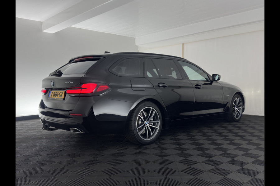BMW 5 Serie Touring 530e Business Edition Plus (Plug-in) (INCL-BTW) *LEATHER | FULL-LED | MEMORY-PACK | HEATED-COMFORTSEATS | NAVI-FULLMAP | PRIVACY-GLASS | ECC | PDC | CRUISE | 18''ALU | TOWBAR*