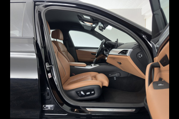 BMW 5 Serie Touring 530e Business Edition Plus (Plug-in) (INCL-BTW) *LEATHER | FULL-LED | MEMORY-PACK | HEATED-COMFORTSEATS | NAVI-FULLMAP | PRIVACY-GLASS | ECC | PDC | CRUISE | 18''ALU | TOWBAR*