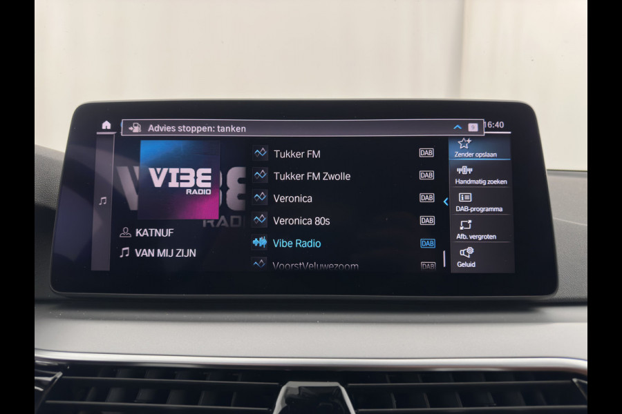 BMW 5 Serie Touring 530e Business Edition Plus (Plug-in) (INCL-BTW) *LEATHER | FULL-LED | MEMORY-PACK | HEATED-COMFORTSEATS | NAVI-FULLMAP | PRIVACY-GLASS | ECC | PDC | CRUISE | 18''ALU | TOWBAR*