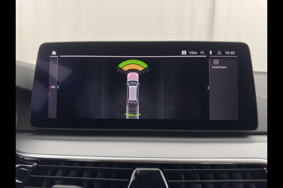 BMW 5 Serie Touring 530e Business Edition Plus (Plug-in) (INCL-BTW) *LEATHER | FULL-LED | MEMORY-PACK | HEATED-COMFORTSEATS | NAVI-FULLMAP | PRIVACY-GLASS | ECC | PDC | CRUISE | 18''ALU | TOWBAR*