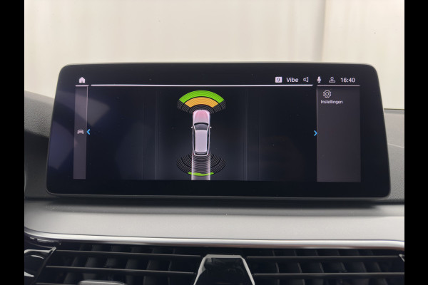 BMW 5 Serie Touring 530e Business Edition Plus (Plug-in) (INCL-BTW) *LEATHER | FULL-LED | MEMORY-PACK | HEATED-COMFORTSEATS | NAVI-FULLMAP | PRIVACY-GLASS | ECC | PDC | CRUISE | 18''ALU | TOWBAR*