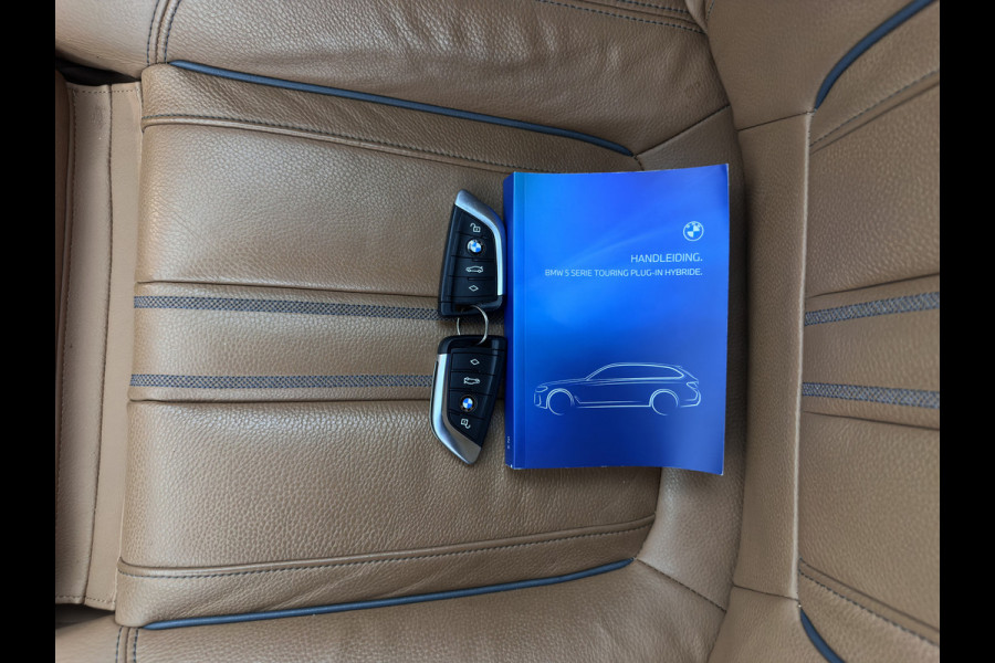 BMW 5 Serie Touring 530e Business Edition Plus (Plug-in) (INCL-BTW) *LEATHER | FULL-LED | MEMORY-PACK | HEATED-COMFORTSEATS | NAVI-FULLMAP | PRIVACY-GLASS | ECC | PDC | CRUISE | 18''ALU | TOWBAR*