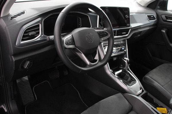 Volkswagen T-Roc 1.5 TSI 150pk Automaat Style Navigatie Apple Carplay/Android Auto Parkeersensoren Camera Adaptive Cruise Control Blind Spot Assist Park Assist Stoel- en stuurverwarming Elektrische achterklep LED-koplampen