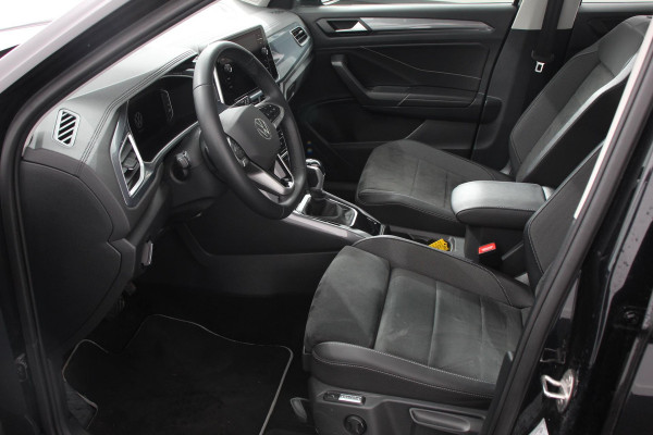 Volkswagen T-Roc 1.5 TSI 150pk Automaat Style Navigatie Apple Carplay/Android Auto Parkeersensoren Camera Adaptive Cruise Control Blind Spot Assist Park Assist Stoel- en stuurverwarming Elektrische achterklep LED-koplampen