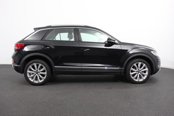 Volkswagen T-Roc 1.5 TSI 150pk Automaat Style Navigatie Apple Carplay/Android Auto Parkeersensoren Camera Adaptive Cruise Control Blind Spot Assist Park Assist Stoel- en stuurverwarming Elektrische achterklep LED-koplampen