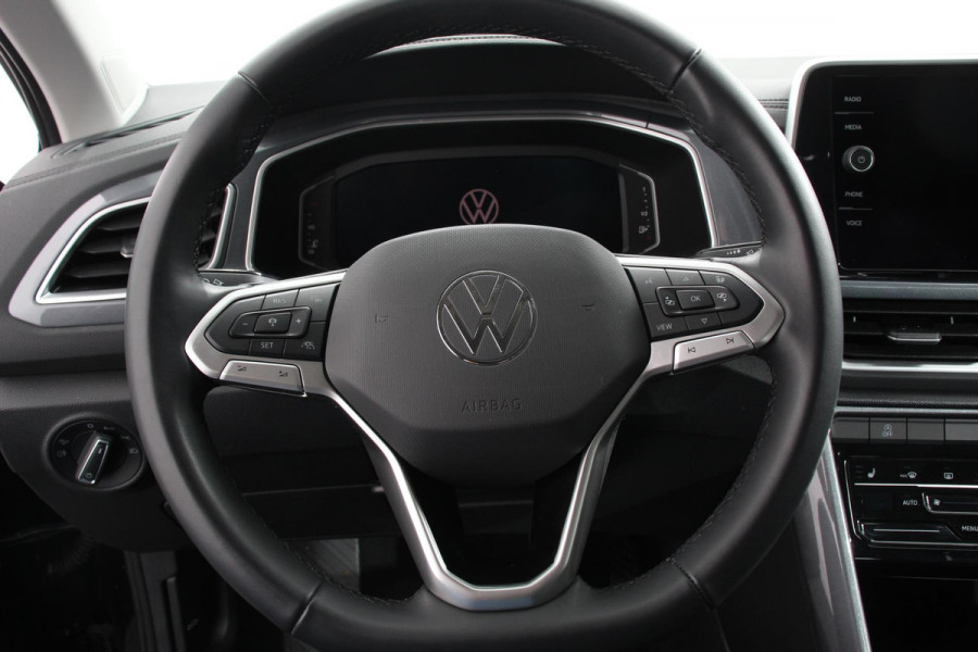 Volkswagen T-Roc 1.5 TSI 150pk Automaat Style Navigatie Apple Carplay/Android Auto Parkeersensoren Camera Adaptive Cruise Control Blind Spot Assist Park Assist Stoel- en stuurverwarming Elektrische achterklep LED-koplampen