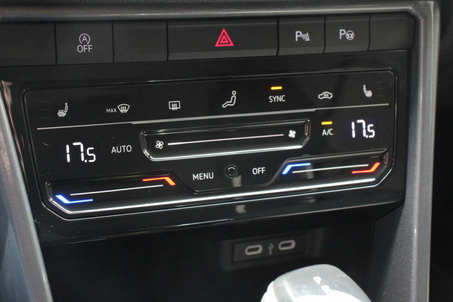 Volkswagen T-Roc 1.5 TSI 150pk Automaat Style Navigatie Apple Carplay/Android Auto Parkeersensoren Camera Adaptive Cruise Control Blind Spot Assist Park Assist Stoel- en stuurverwarming Elektrische achterklep LED-koplampen
