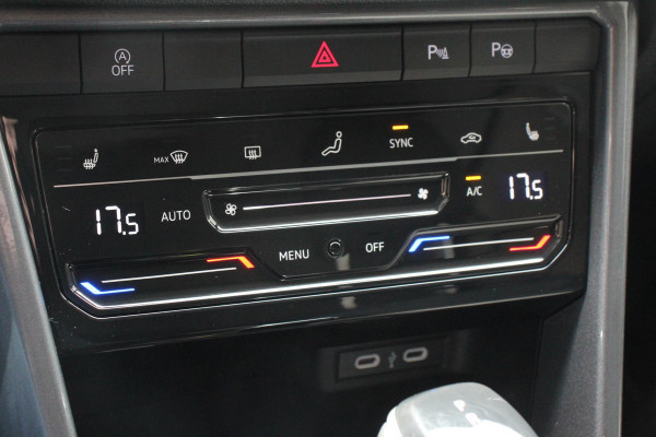 Volkswagen T-Roc 1.5 TSI 150pk Automaat Style Navigatie Apple Carplay/Android Auto Parkeersensoren Camera Adaptive Cruise Control Blind Spot Assist Park Assist Stoel- en stuurverwarming Elektrische achterklep LED-koplampen