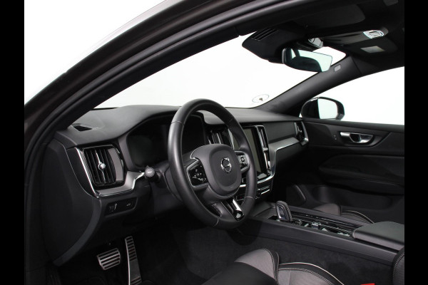 Volvo V60 2.0 B4 R-Design Navigatie Camera Climate Control Parkeer Sensoren Cruise Control Adaptive Verwarmde voorstoelen Lichtmetalen Velgen
