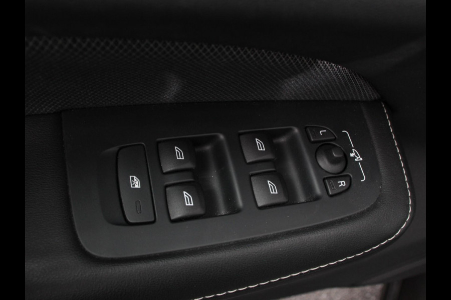 Volvo V60 2.0 B4 R-Design Navigatie Camera Climate Control Parkeer Sensoren Cruise Control Adaptive Verwarmde voorstoelen Lichtmetalen Velgen