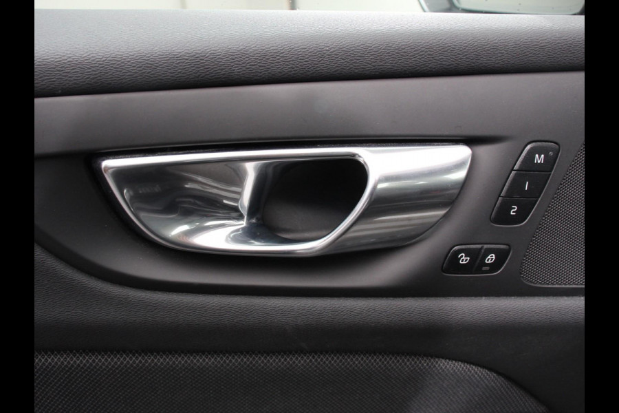 Volvo V60 2.0 B4 R-Design Navigatie Camera Climate Control Parkeer Sensoren Cruise Control Adaptive Verwarmde voorstoelen Lichtmetalen Velgen