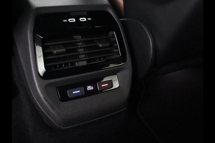 Volkswagen ID.4 Tech 77 kWh SOH 90% | 360 Camera | LED | Trekhaak | Navigatie |