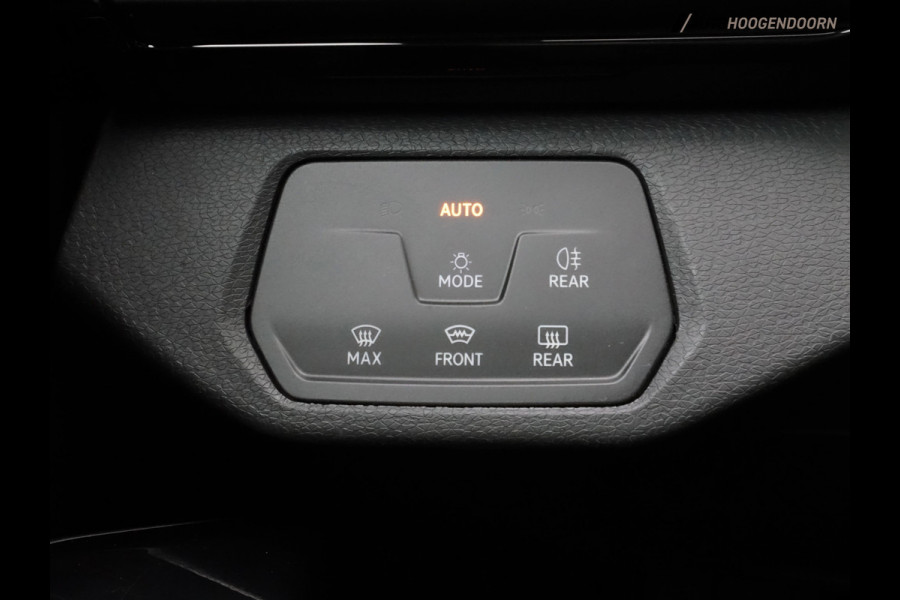 Volkswagen ID.4 Pro 77 kWh Luxe (APPLE CARPLAY,TREKHAAK,CLIMATE,PARKEERSENSOREN,STOELVERWARMING,ADAPTIVE CRUISE,LED,ARMSTEUNEN)