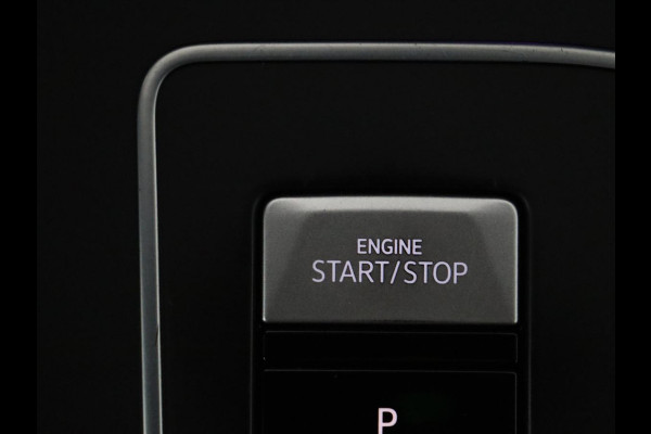 Volkswagen Golf Variant 1.5 eTSI R-Line | Trekhaak | Navigatie | LED | Stoelverwarming |
