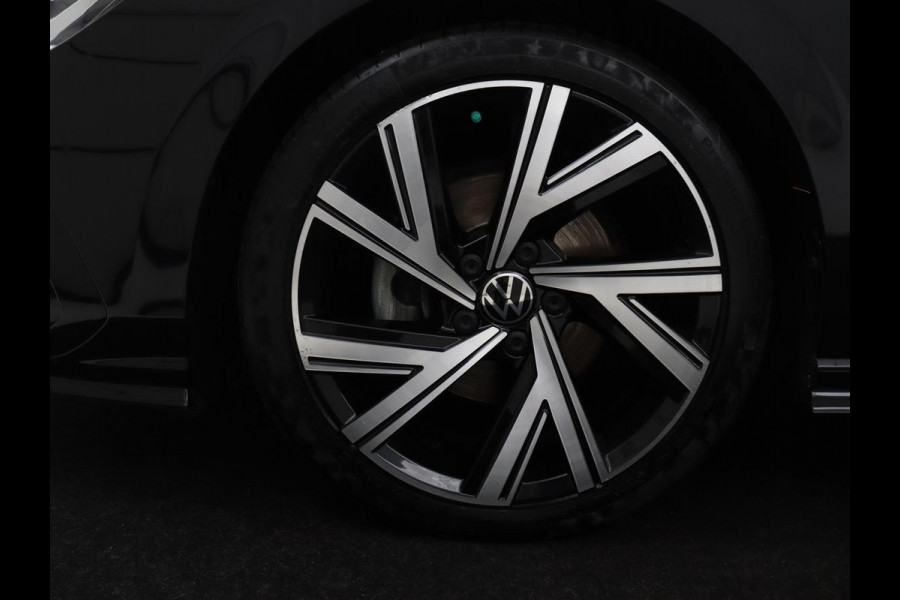 Volkswagen Golf Variant 1.5 eTSI R-Line | Trekhaak | Navigatie | LED | Stoelverwarming |