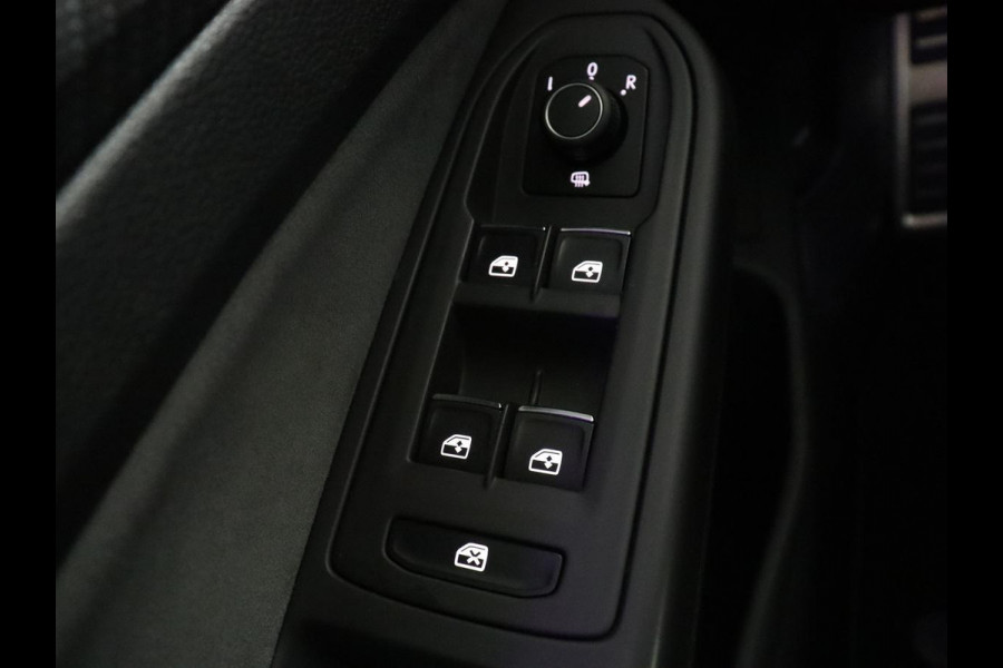 Volkswagen Golf Variant 1.5 eTSI R-Line | Trekhaak | Navigatie | LED | Stoelverwarming |