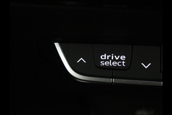 Audi A4 Avant 35 TFSI S edition Competition | Adaptive cruise | Half Leder | Park assist | Carplay | Full LED | Virtual Dashboard | Climate control |