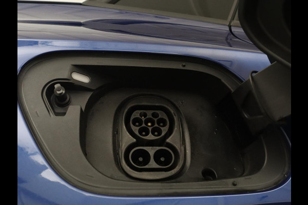 Volkswagen ID.4 First 77 kWh SOG 89,3% | Trekhaak | Camera | LED | Stoelverwarming | Apple Carplay |